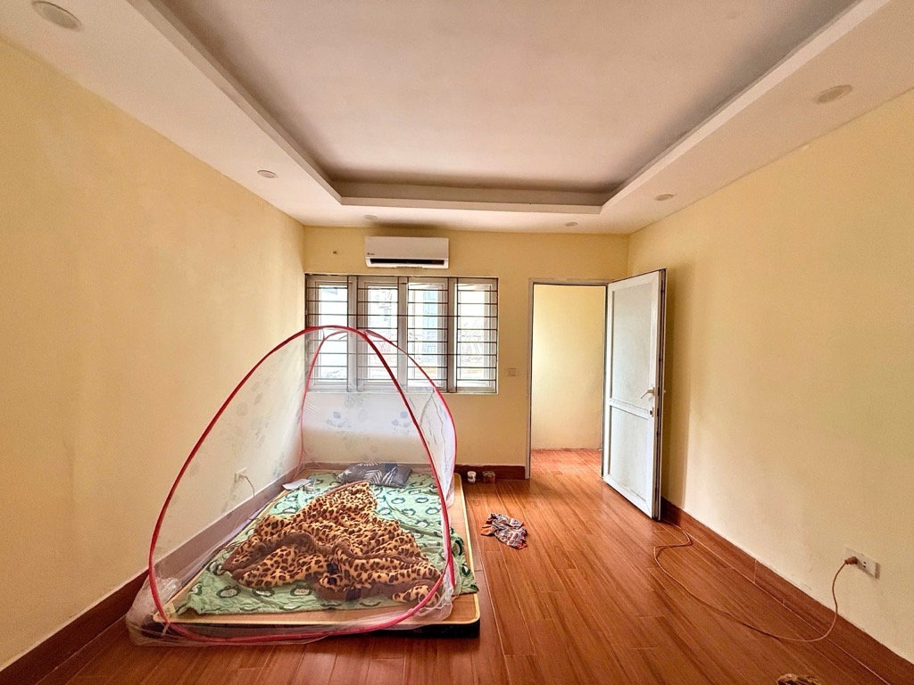 BÁN ĐẤT TẶNG NHÀ PHỐ LẠNG HẠ - 5M RA Ô TÔ - 2 THOÁNG - NỞ HẬU MẶT TIỀN ĐẸP - NGÕ RỘNG