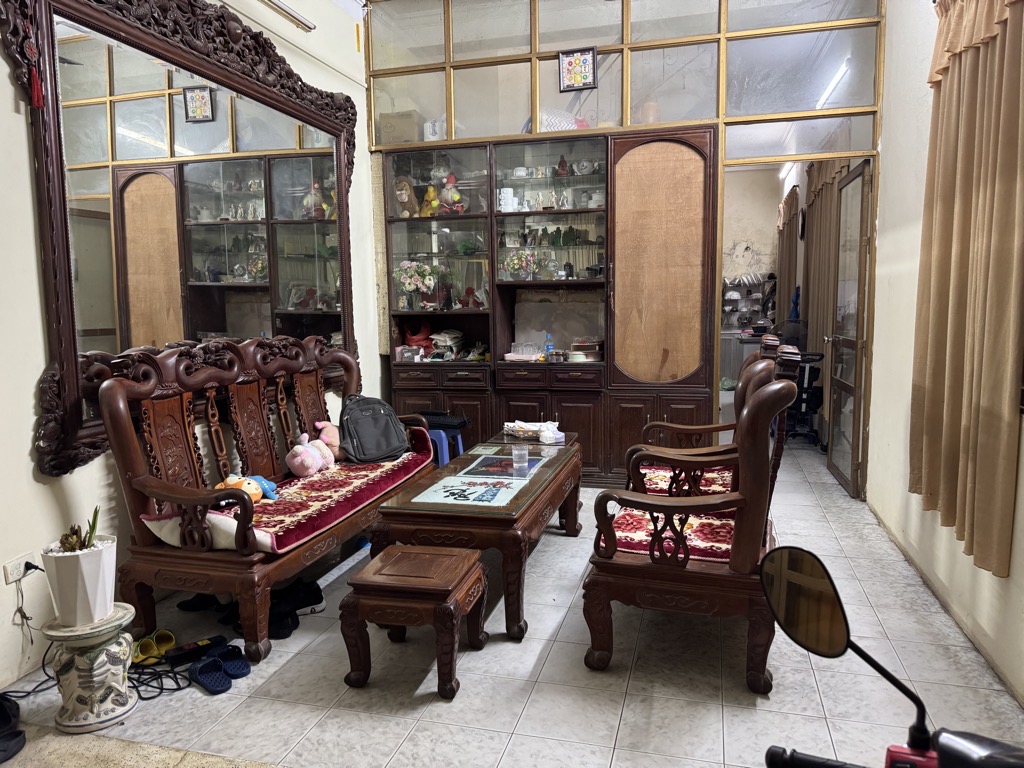 BÁN ĐẤT TẶNG NHÀ 3 TẦNG - SAU 1 NHÀ RA MẶT PHỐ - Ô TÔ NHỎ ĐỖ CỬA