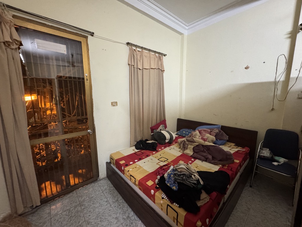 BÁN ĐẤT TẶNG NHÀ 3 TẦNG - SAU 1 NHÀ RA MẶT PHỐ - Ô TÔ NHỎ ĐỖ CỬA