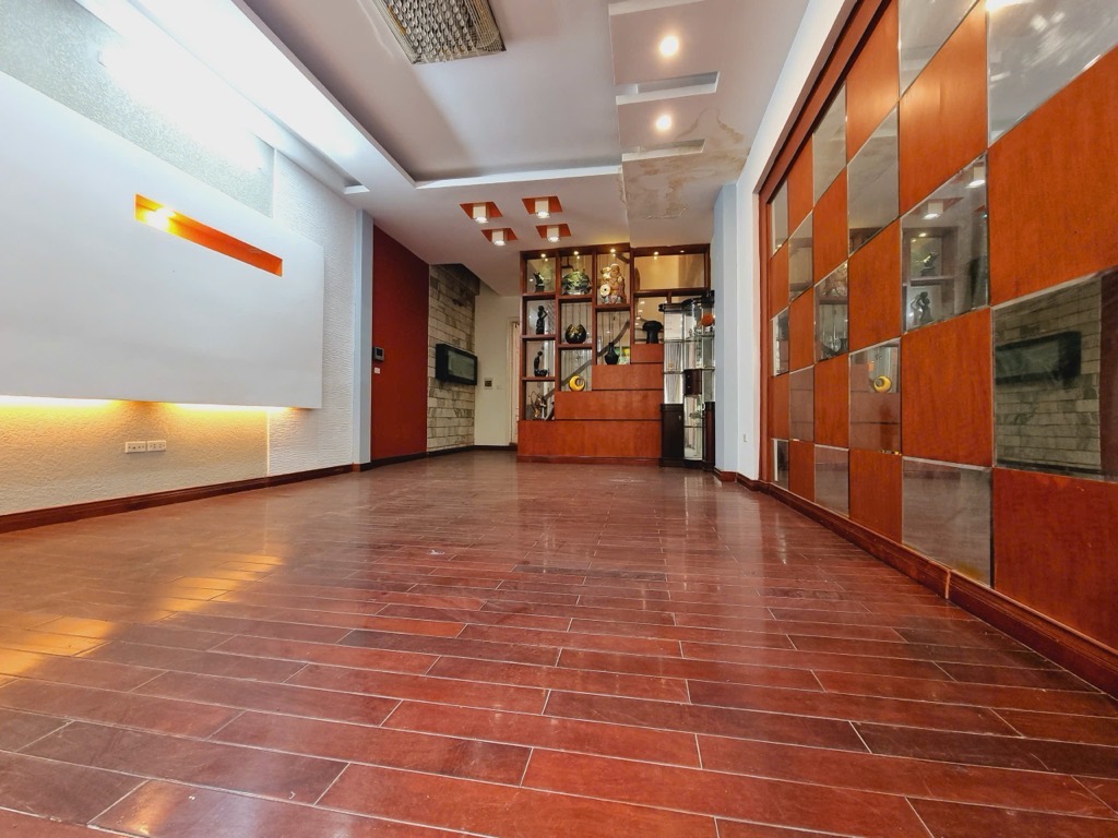 PHÂN LÔ VIP CẦU GIẤY - Ô TÔ ĐỖ CỬA - KINH DOANH - 2 THOÁNG- Ở SƯỚNG - HIẾM