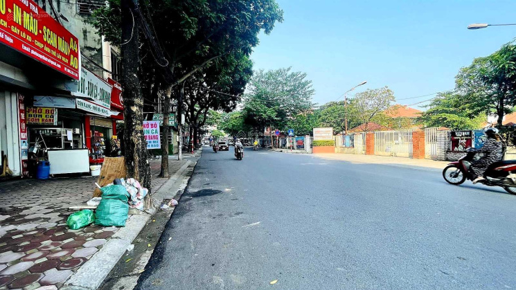  MẶT PHỐ KINH DOANH - VỈA HÈ OTO TRÁNH - LÔ GÓC BA THOÁNG - BÁN ĐẤT TẶNG NHÀ