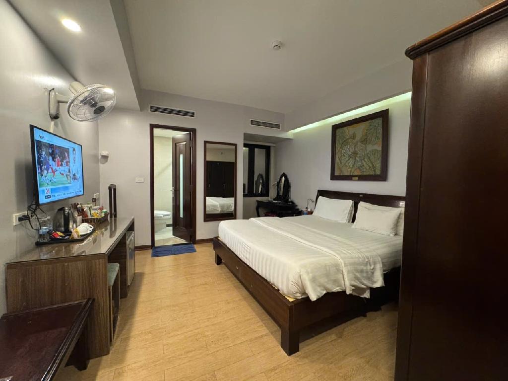 MẶT PHỐ NGUYỄN KHUYẾN - 8 TẦNG 2 THANG MÁY XỊN XÒ - DÒNG TIỀN 300TR/ THÁNG - NỘI THẤT 3 SAO - ĐÃ HOÀN CÔNG