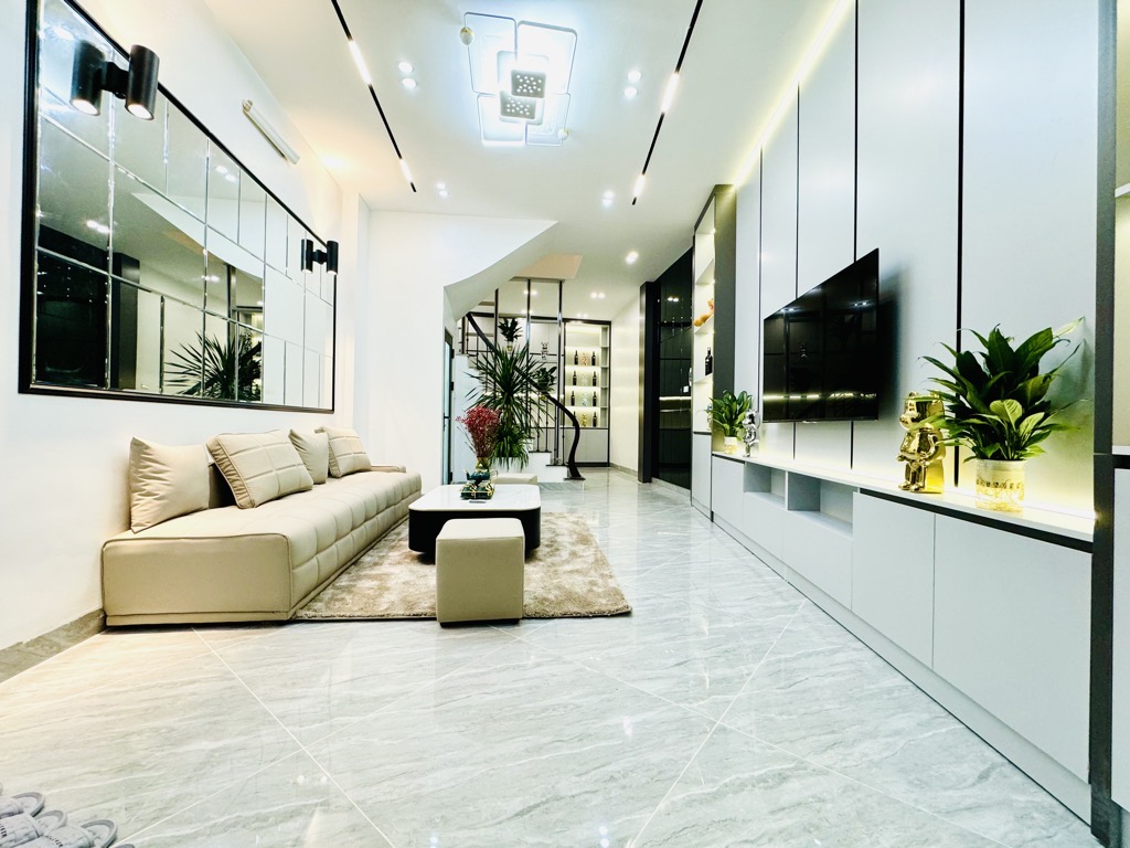 BÁN NHÀ LÔ GÓC - NGÕ THÔNG KINH DOANH - NHÀ MỚI ĐẸP, Ở NGAY