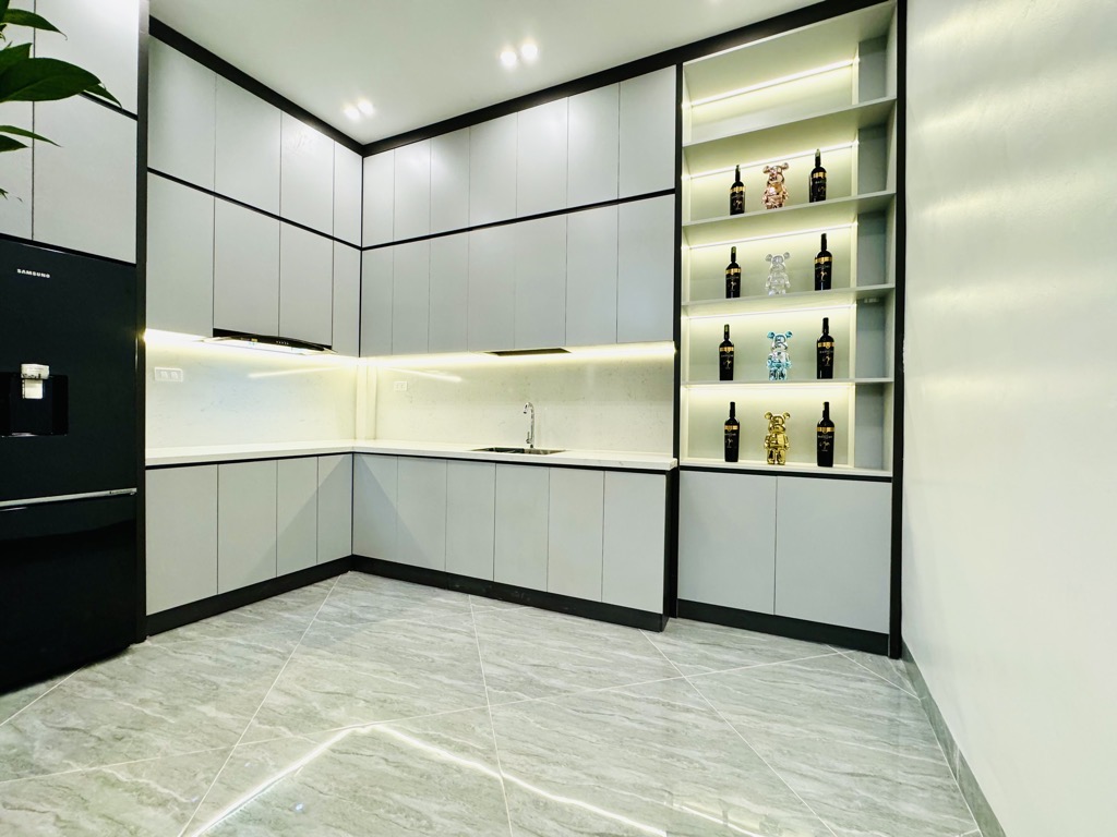 BÁN NHÀ LÔ GÓC - NGÕ THÔNG KINH DOANH - NHÀ MỚI ĐẸP, Ở NGAY