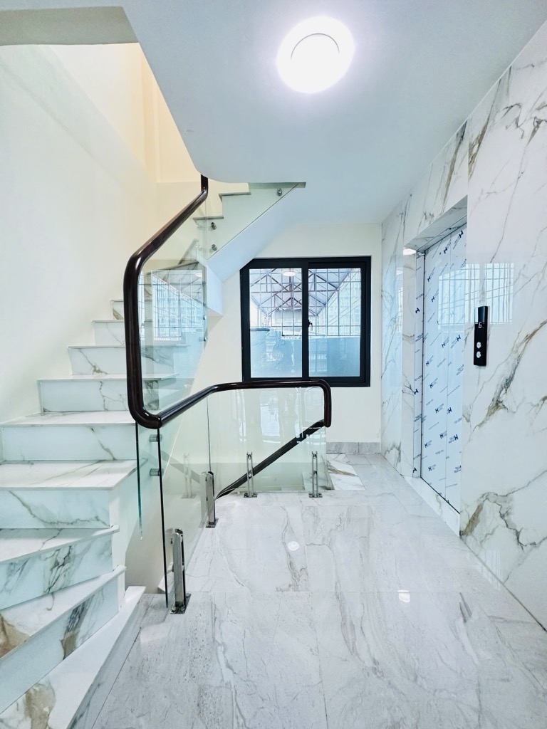 SIÊU PHẨM 6 TẦNG THANG MÁY - 2 THOÁNG - Ở KẾT HỢP KINH DOANH VĂN PHÒNG - Ô TÔ 7 CHỖ CẤT TRONG NHÀ