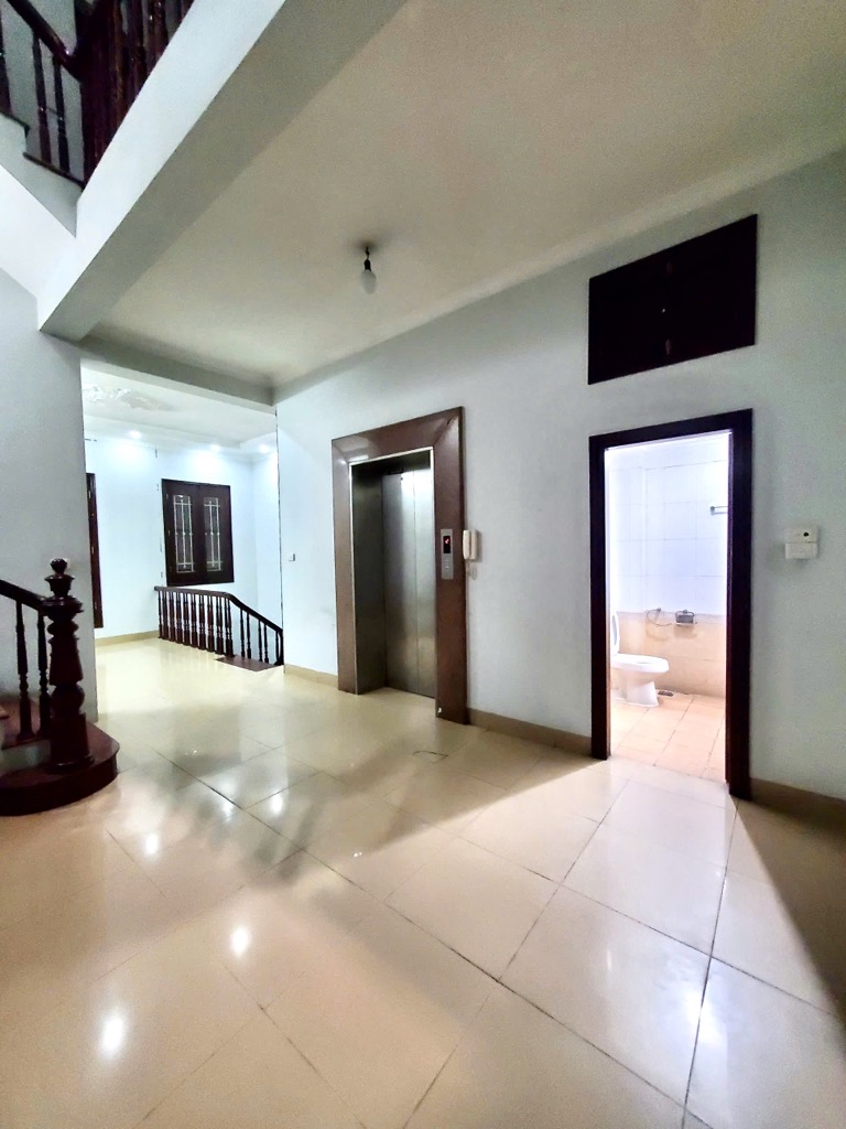 SIÊU PHẨM 1 MẶT PHỐ 2 MẶT NGÕ Ô TÔ TRÁNH - 6 TẦNG THANG MÁ - VỈA HÈ RỘNG MÊNH MÔNG 