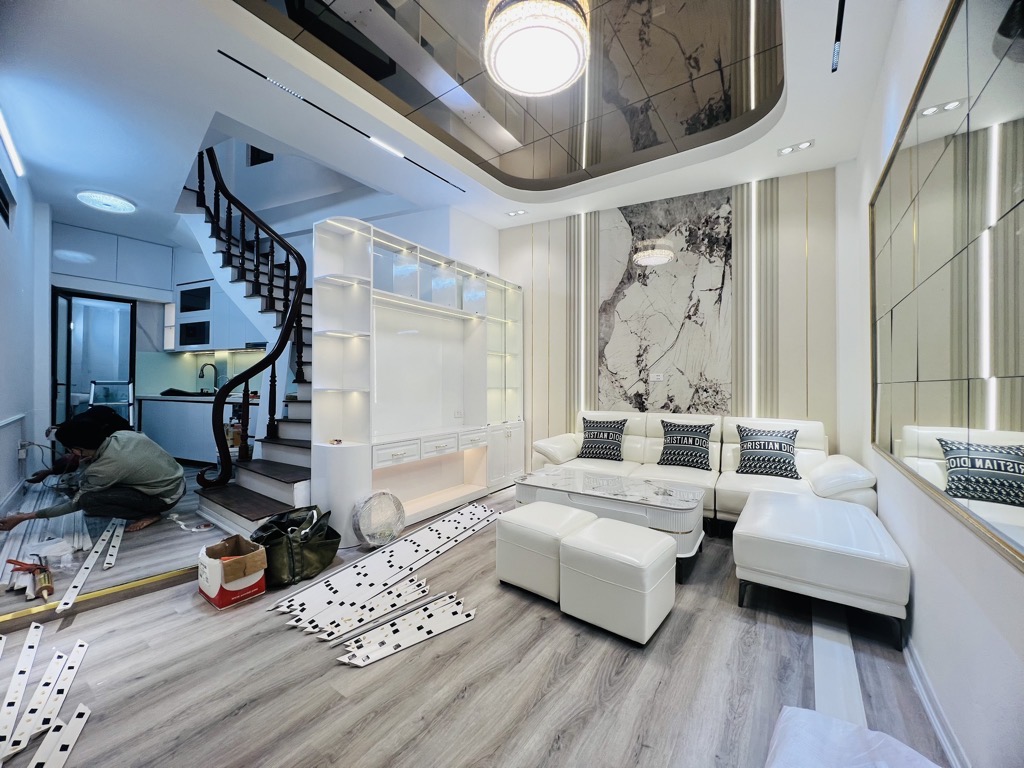 BÁN NHÀ RIÊNG ĐÊ LA THÀNH - CÁCH MẶT PHỐ 30M - TẶNG FULL NỘI THẤT