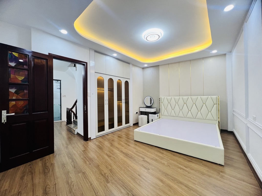 BÁN NHÀ RIÊNG ĐÊ LA THÀNH - CÁCH MẶT PHỐ 30M - TẶNG FULL NỘI THẤT