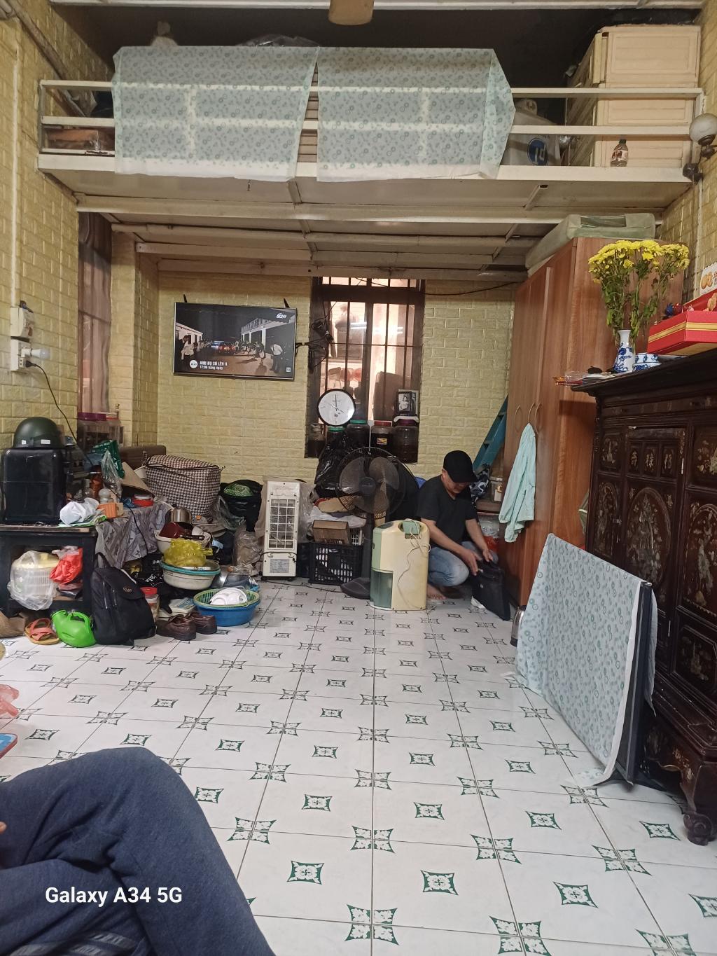 NHÀ PHÂN CHO CÁN BỘ - CÁCH 1 NHÀ RA MẶT HỒ TRÚC BẠCH - NHÀ TẬP THỂ TẦNG 1