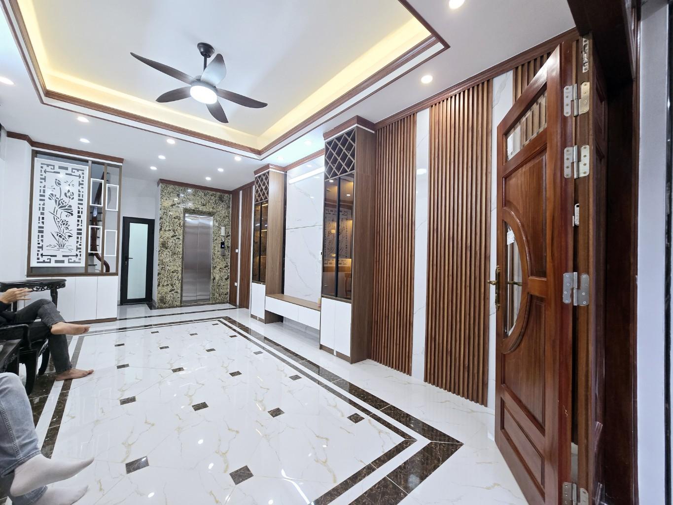 NHÀ MỚI 6 TẦNG THANG MÁY - LÔ GÓC 2 MẶT NGÕ - 40M RA Ô TÔ TRÁNH - NGÕ THÔNG TỨ TUNG 