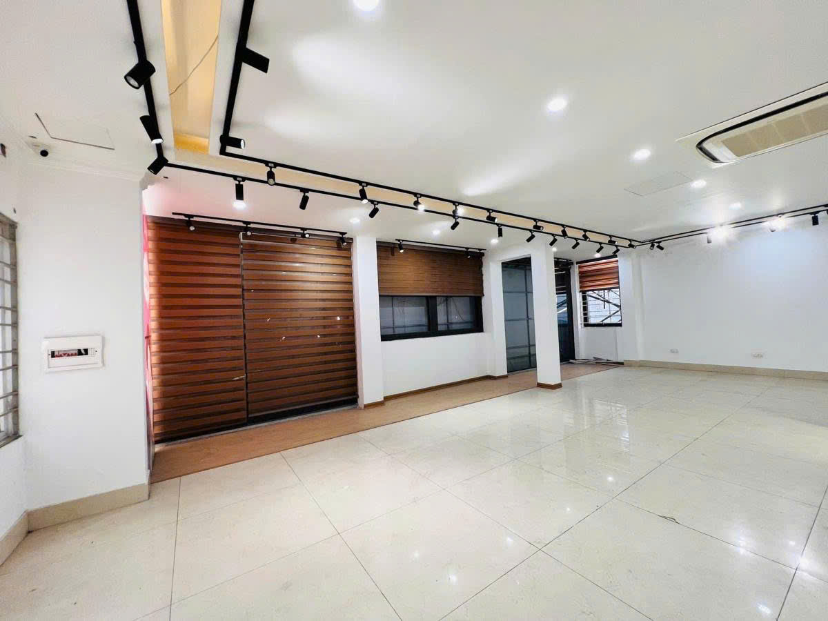 BÁN NHÀ MẶT PHỐ - LÔ GÓC - VỈA HÈ MIÊN MAN- KINH DOANH VÔ ĐỊCH - GIÁ ĐẦU TƯ