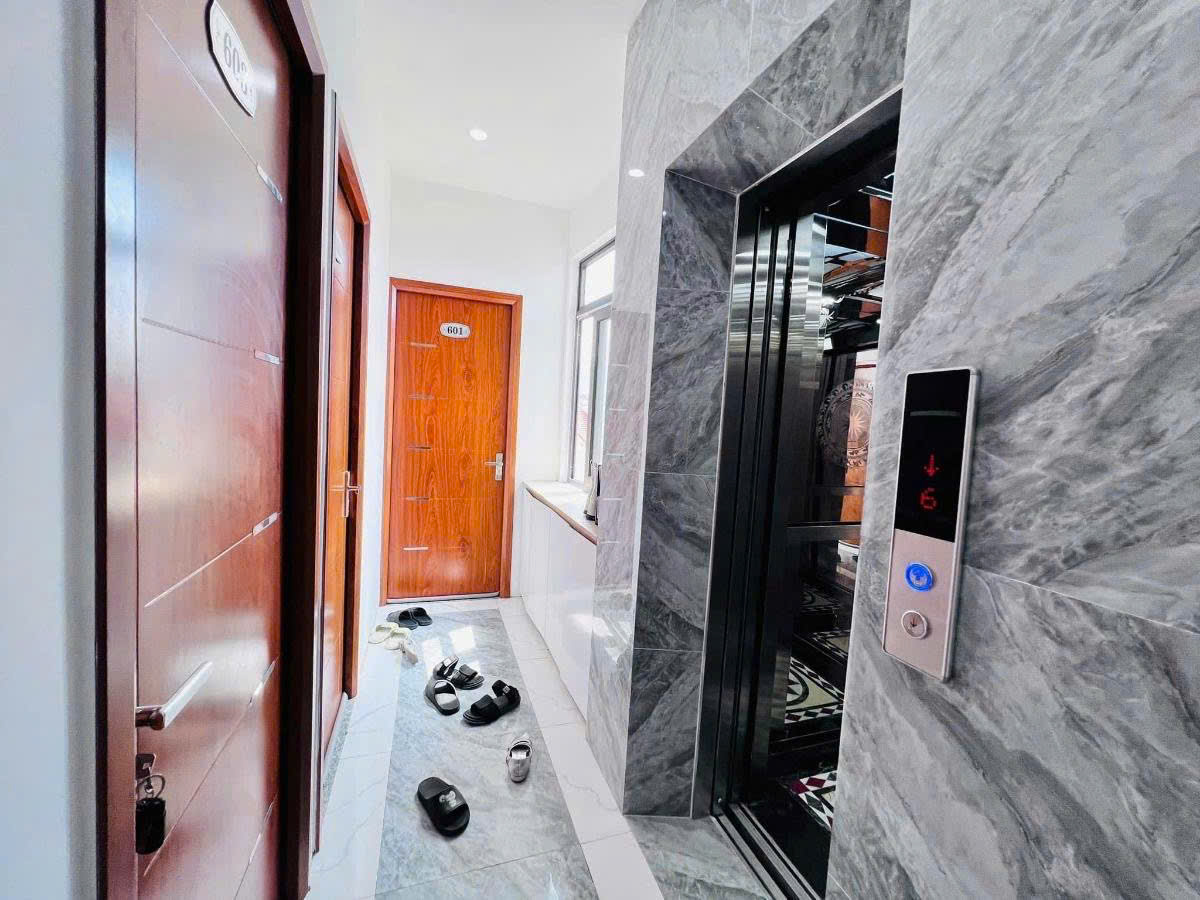 TÒA NHÀ DÒNG TIỀN 7 TẦNG THANG MÁY - LÔ GÓC 2 MẶT THOÁNG - 18 PHÒNG - Ô TÔ ĐỖ CỬA - KINH DOANH