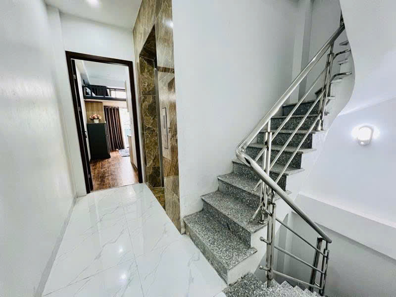 GẦN PHỐ - GẦN Ô TÔ - 2 MẶT THOÁNG - NGÕ THÔNG - KINH DOANH SẦM UẤT - SỔ PHÂN LÔ - TOÀ CCMN 7 TẦNG THANG MÁY