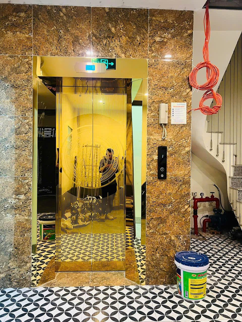 CCMN PHỐ HOÀNG QUỐC VIỆT - LÔ GÓC - MẶT TIỀN KHỦNG - 30M RA MẶT PHỐ - 21 PHÒNG - DÒNG TIỀN 90 TRIỆU/THÁNG