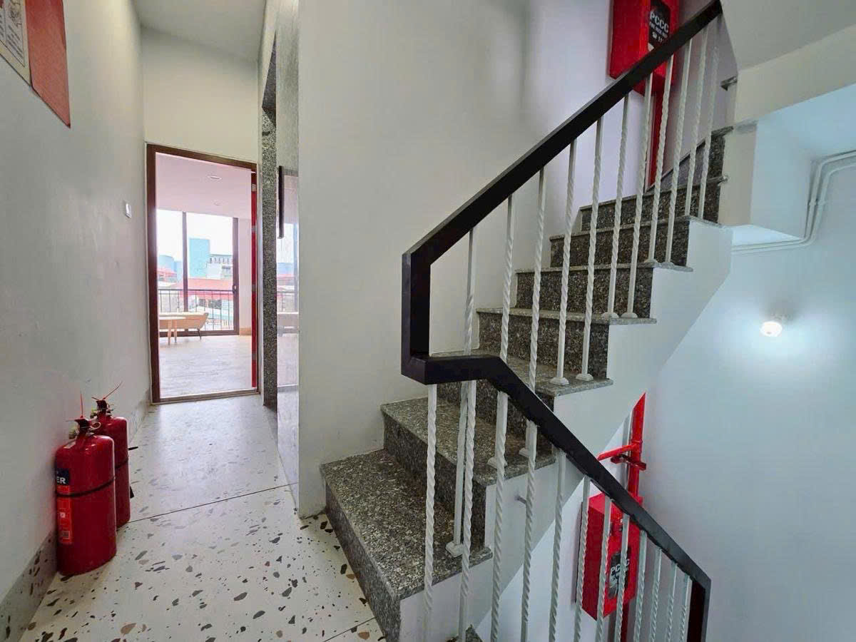 HÀNG HIẾM - TOÀ CCMN XÂY MỚI TT CẦU GIẦY - 6 TẦNG THANG MÁY - CÁCH PHỐ 30M - OTO ĐỖ CỬA - 15 PHÒNG FULL ĐỒ ĐẸP