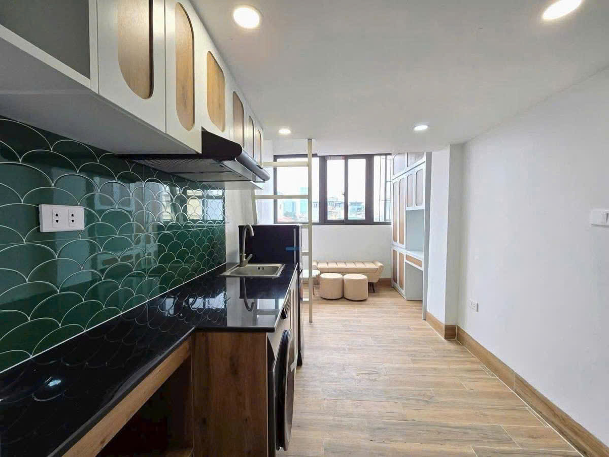 HÀNG HIẾM - TOÀ CCMN XÂY MỚI TT CẦU GIẦY - 6 TẦNG THANG MÁY - CÁCH PHỐ 30M - OTO ĐỖ CỬA - 15 PHÒNG FULL ĐỒ ĐẸP