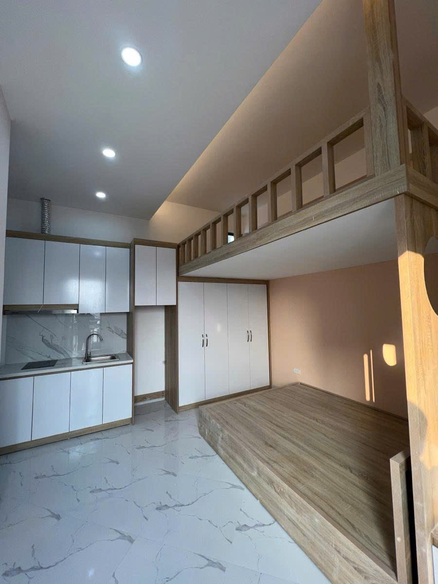 BÁN CCMN MỚI TINH NGÃ TƯ SỞ - 8 TẦNG THANG MÁY - 20 PHÒNG - 35M RA MẶT PHỐ