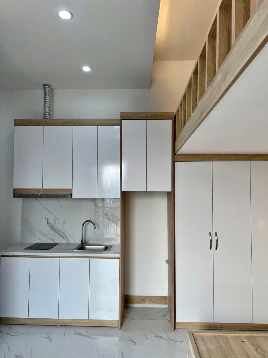 BÁN CCMN MỚI TINH NGÃ TƯ SỞ - 8 TẦNG THANG MÁY - 20 PHÒNG - 35M RA MẶT PHỐ