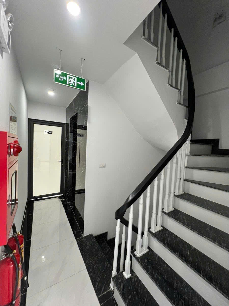 CHDV 8 TẦNG THANG MÁY FULL NỘI THẤT - DOANH THU 80TRIỆU/THÁNG - CÁCH 10M RA CHỢ, NGÕ Ô TÔ - 13 PHÒNG KK