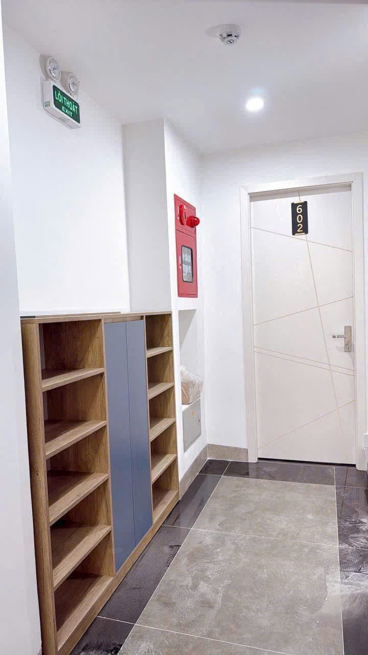 CHDV CAO CẤP - LÔ GÓC - 7 TẦNG THANG MÁY - 80M RA PHỐ - 11 PHÒNG (1 NGỦ + 1 KHÁCH) - DÒNG TIỀN 75 TRIỆU/THÁNG