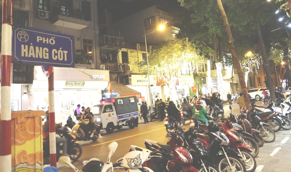 MẶT PHỐ HÀNG CÓT ĐƯỜNG 2 CHIỀU - VỈA HÈ RỘNG - KINH DOANH - THANG MÁY - LÔ GÓC