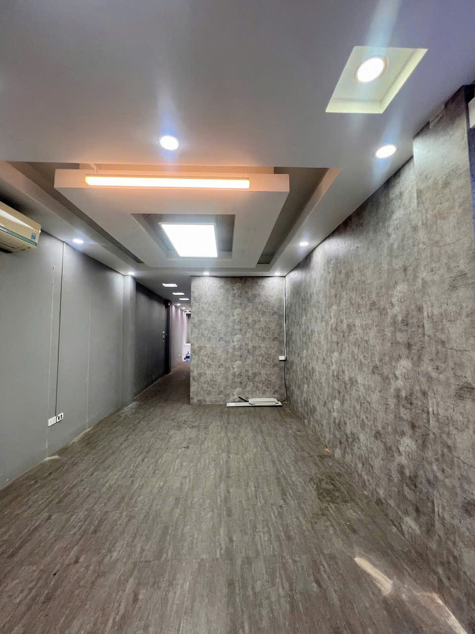 BÁN SIÊU PHẨM MẶT PHỐ ĐÔNG CÁC 8 TẦNG THANG MÁY MỚI TINH - LUNG LINH - NỞ HẬU - KINH DOANH ĐỈNH 