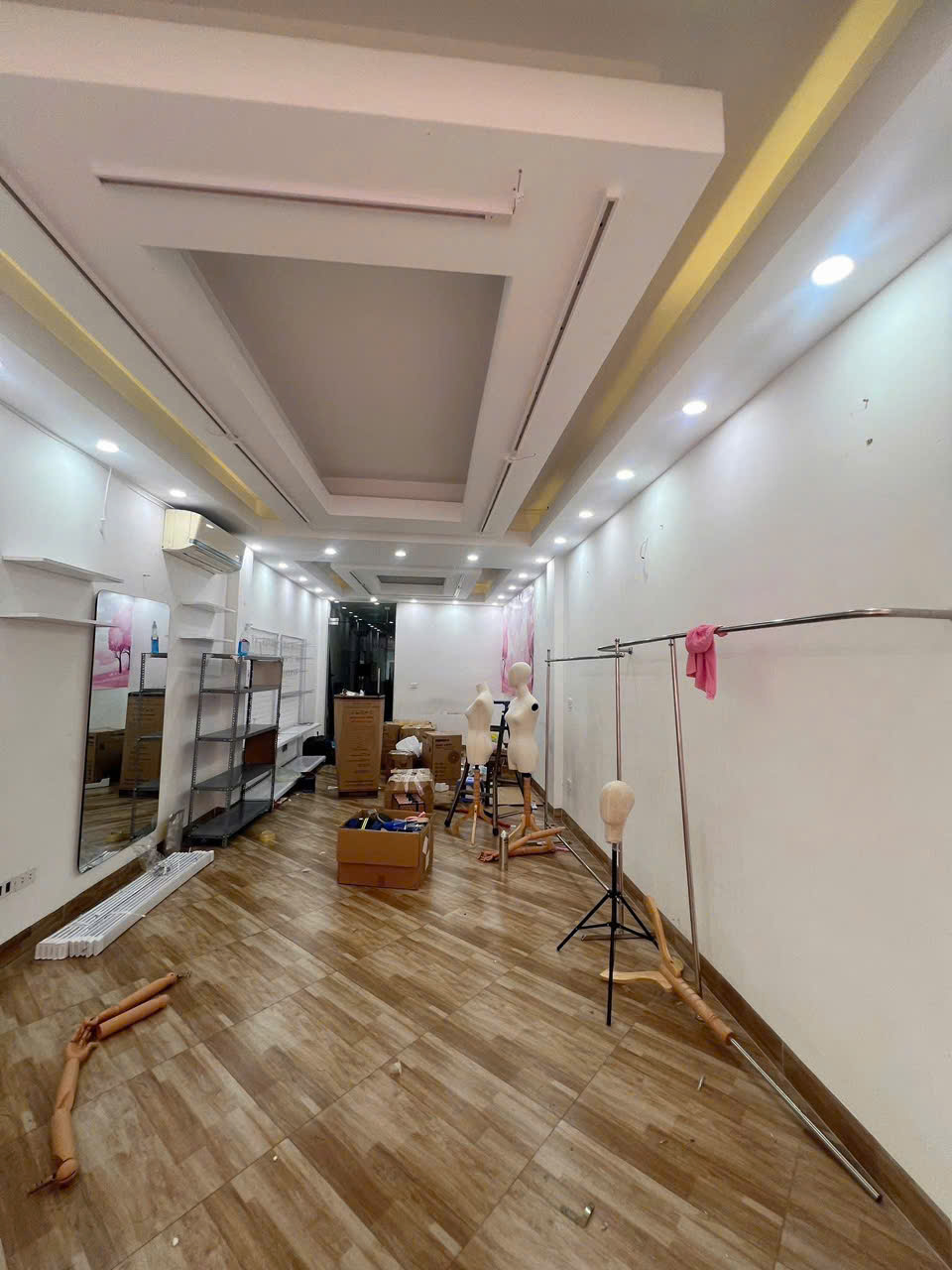 BÁN SIÊU PHẨM MẶT PHỐ ĐÔNG CÁC 8 TẦNG THANG MÁY MỚI TINH - LUNG LINH - NỞ HẬU - KINH DOANH ĐỈNH 