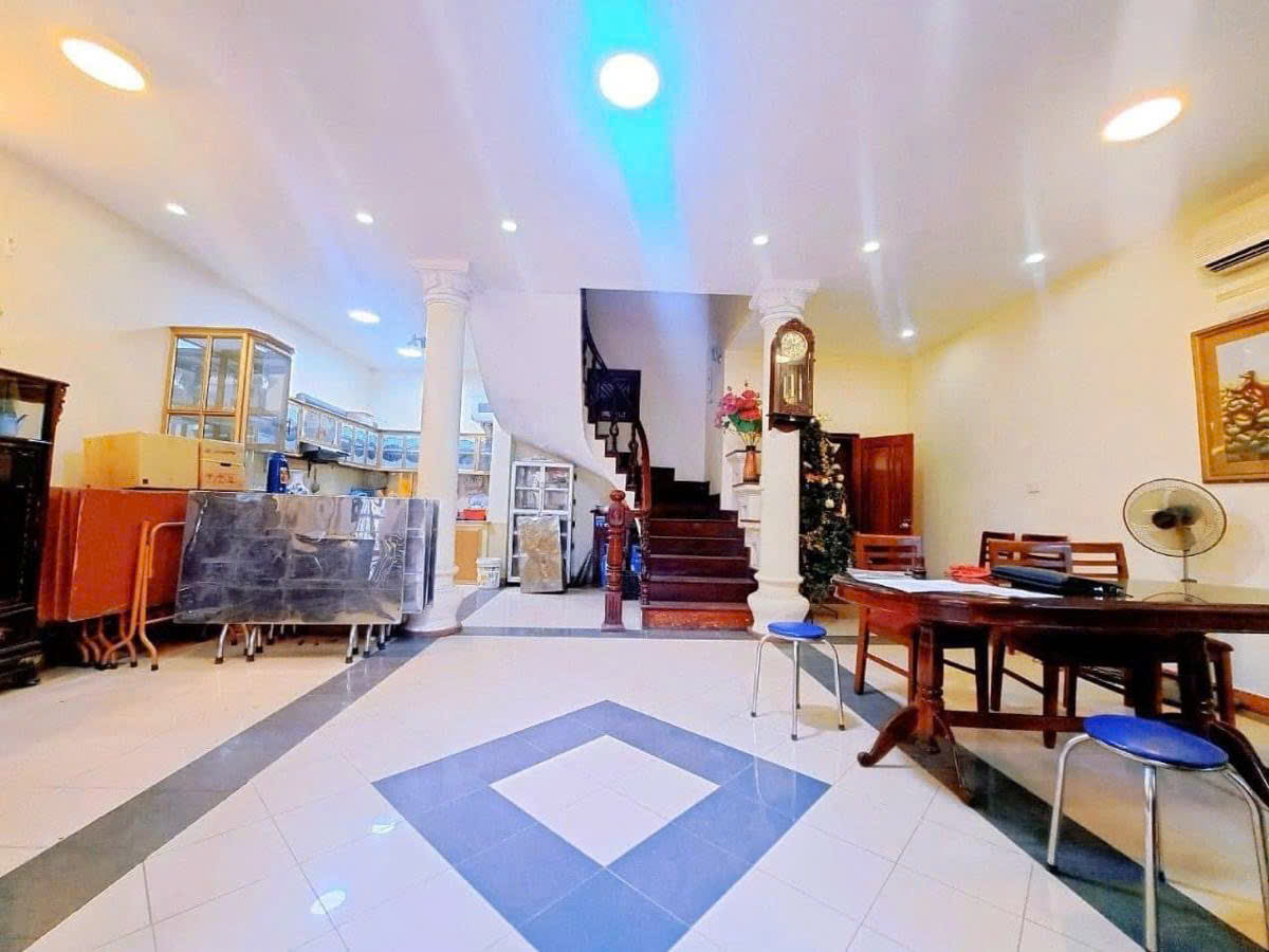 BÁN SIÊU PHẨM BIỆT THỰ MẶT PHỐ VĂN CAO - Ô TÔ TRÁNH - VỈA HÈ - KINH DOANH - 100M RA HỒ TÂY