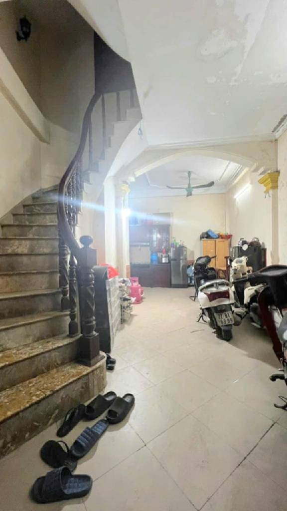 BÁN NHÀ DÂN XÂY PHỐ TÔN ĐỨC THẮNG - NGÕ XE BA GÁC TRÁNH - VÀI BƯỚC CHÂN RA PHỐ