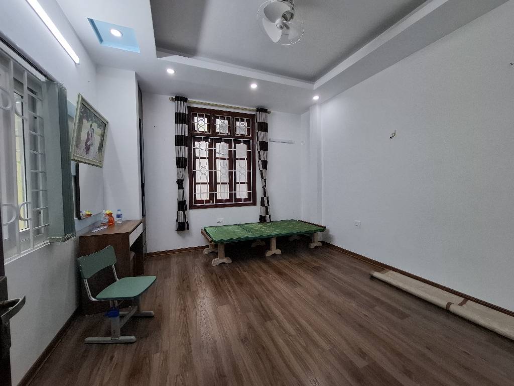 BÁN NHÀ DÂN XÂY NGÃ TƯ SỞ - LÔ GÓC 2 MẶT THOÁNG - MẶT TIỀN 4.2M - 5 NGỦ - TẶNG FULL NỘI THẤT