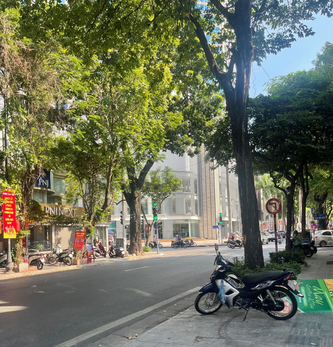 Mặt phố Bà Triệu ở vị trí số 1